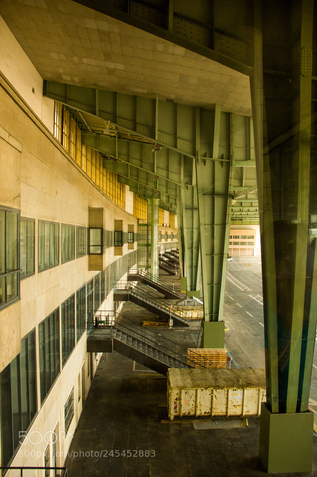 Canon EOS 550D (EOS Rebel T2i / EOS Kiss X4) sample photo. Tempelhof airfield photography