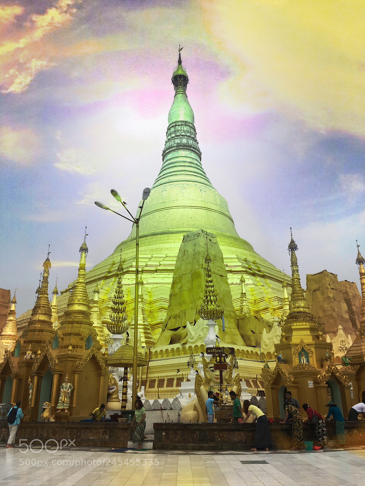 Apple iPhone SE sample photo. Shwedagon pagoda photography