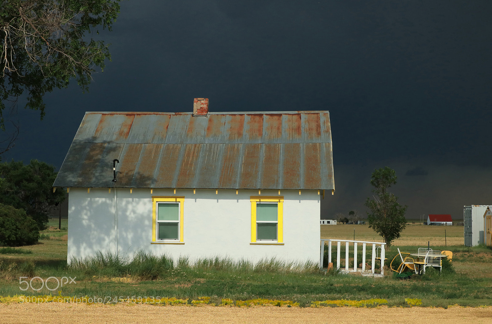 Canon EOS 760D (EOS Rebel T6s / EOS 8000D) sample photo. Yellow windows red roof photography