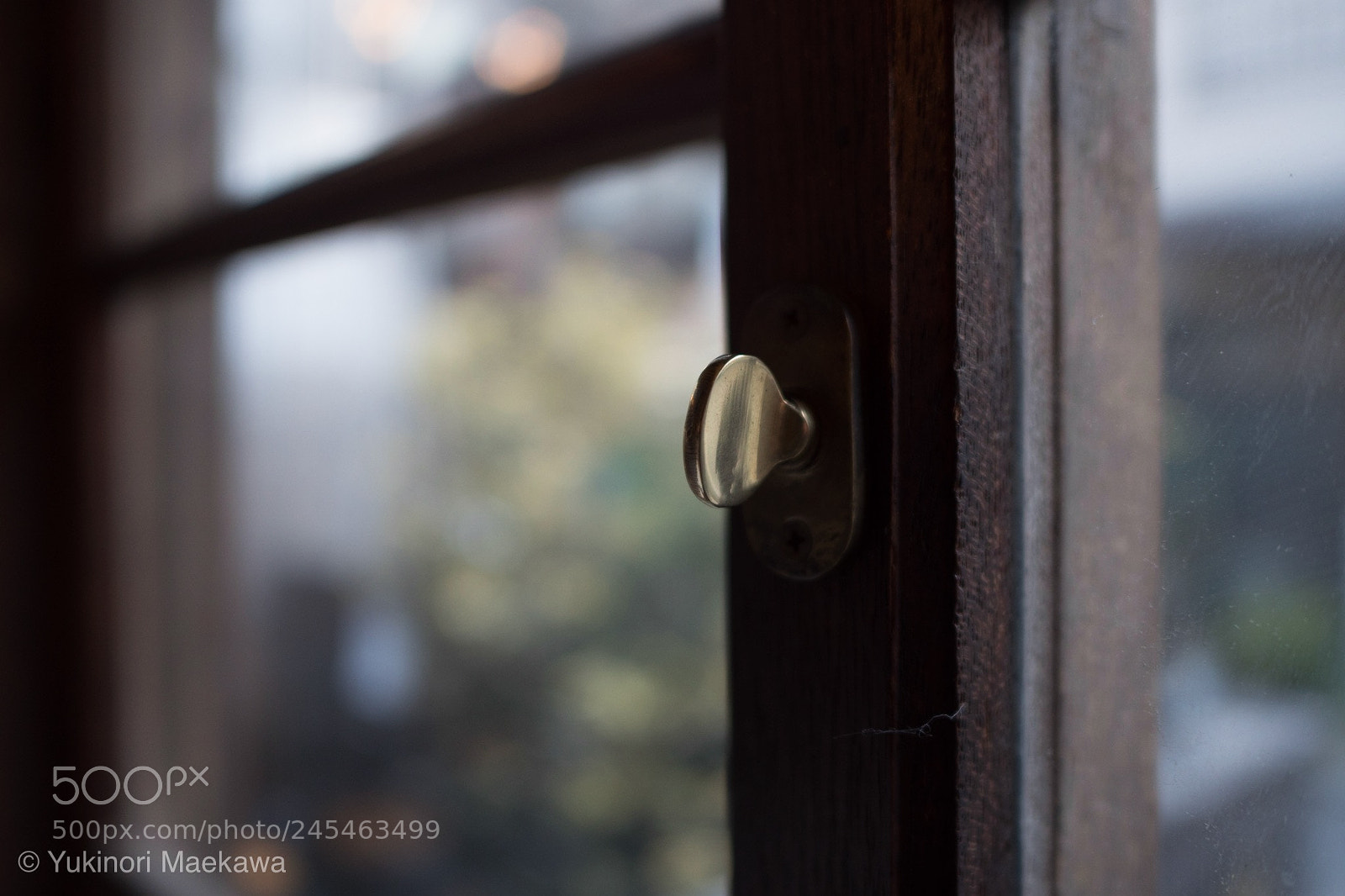 Panasonic Lumix DMC-GX8 sample photo. Retro window photography