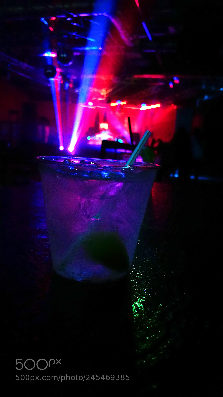 Samsung Galaxy Note4 sample photo. Gin and lights photography