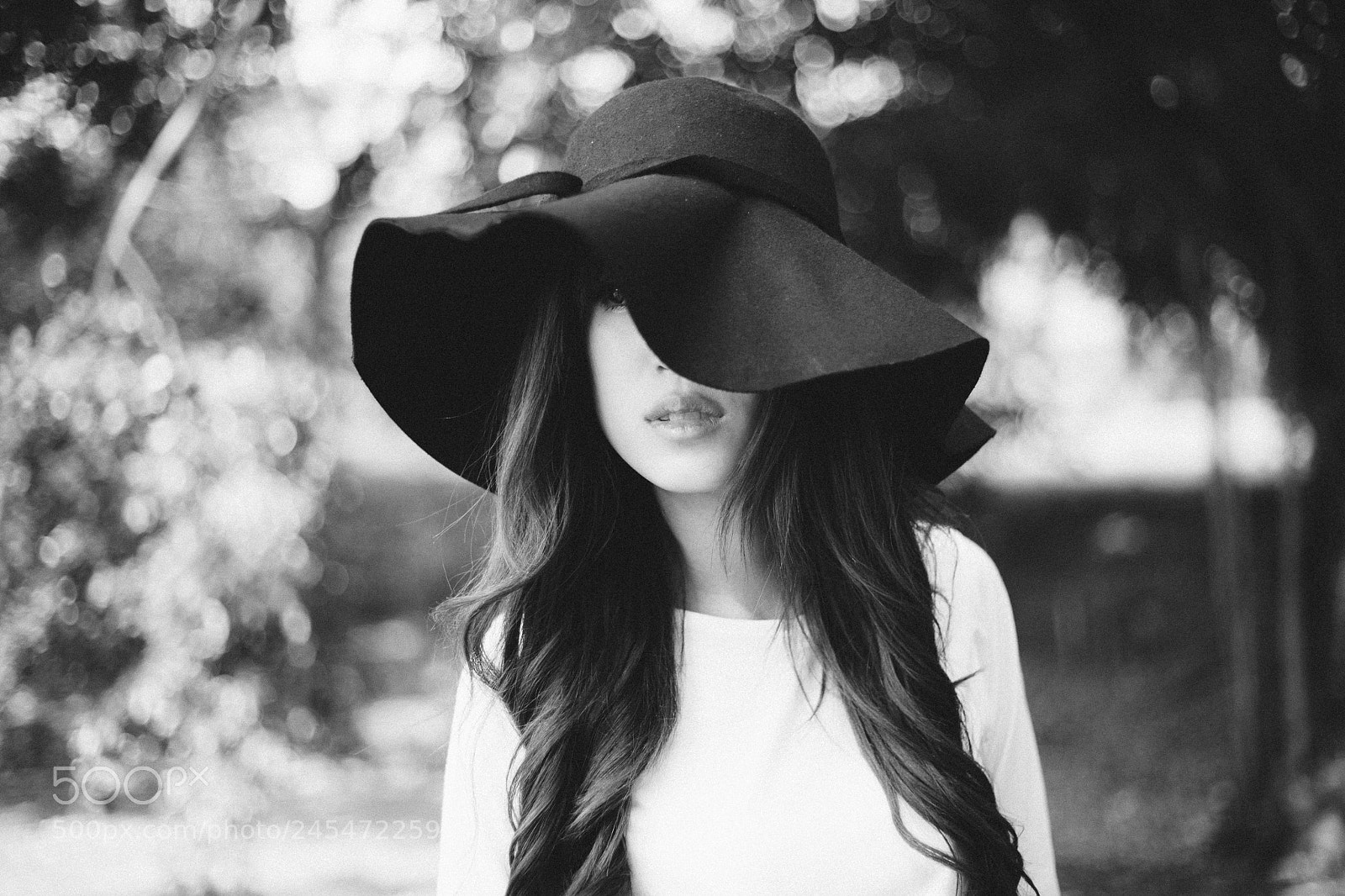 Canon EOS 5D sample photo. Beauty in black & white photography