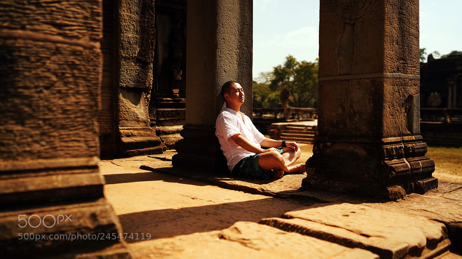 Sony a7R II sample photo. Selfie @ angkor wat photography