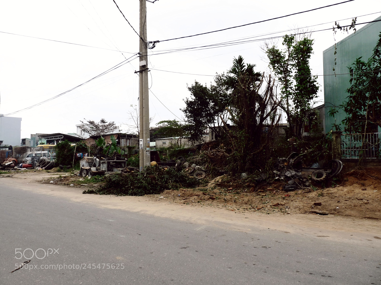 Panasonic Lumix DMC-FZ28 sample photo. Street to busstation da photography