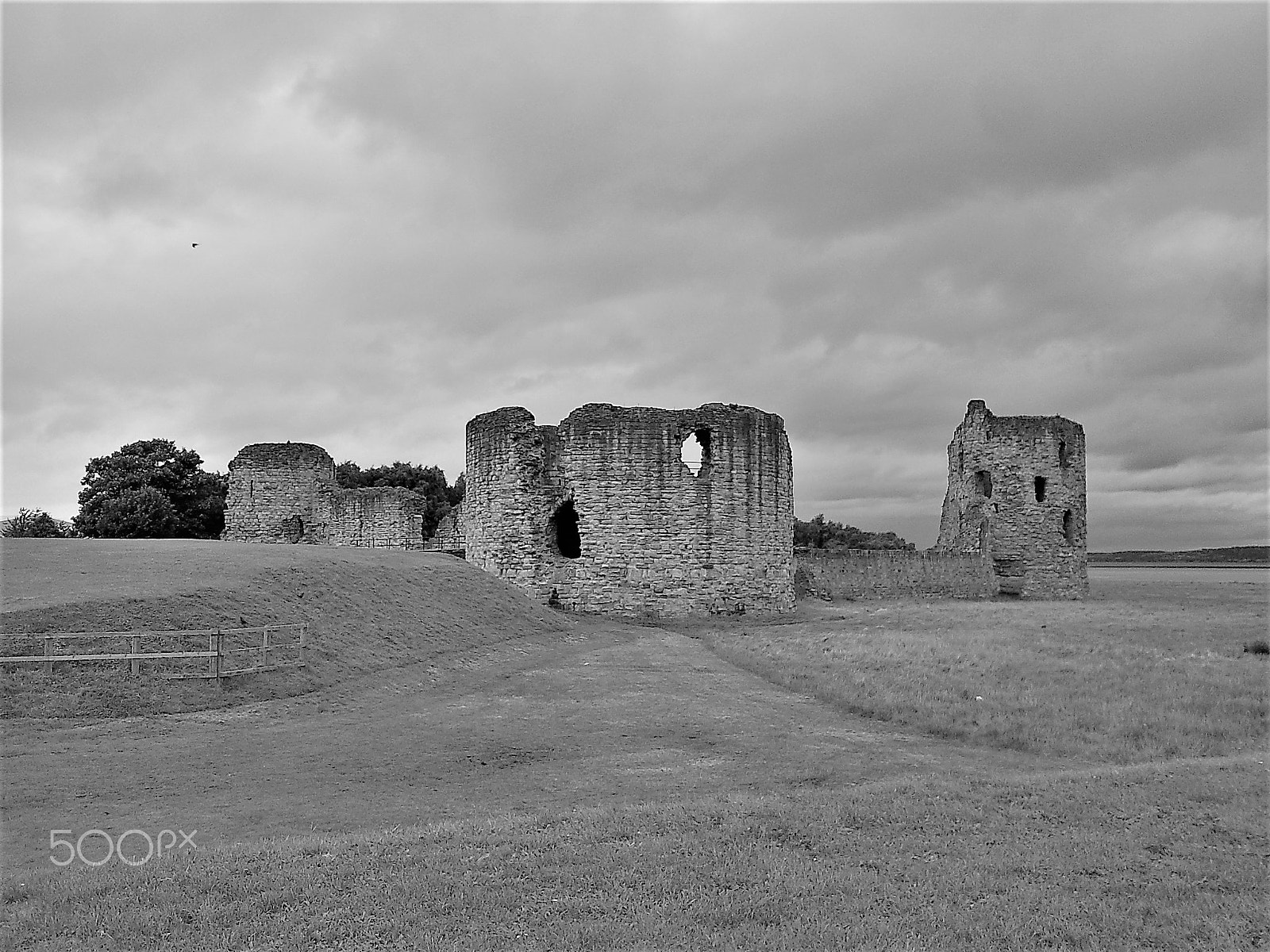 Samsung GT-S8000 sample photo. Wales ...flint castle photography