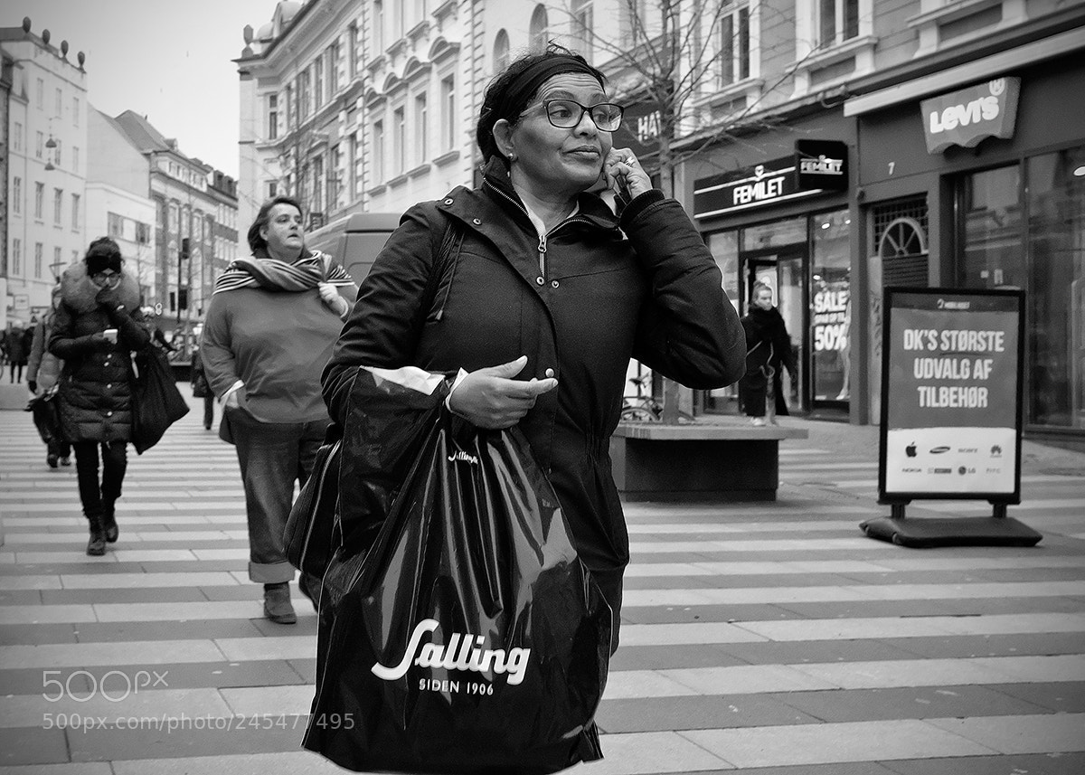 Fujifilm X-Pro2 sample photo. On the phone photography