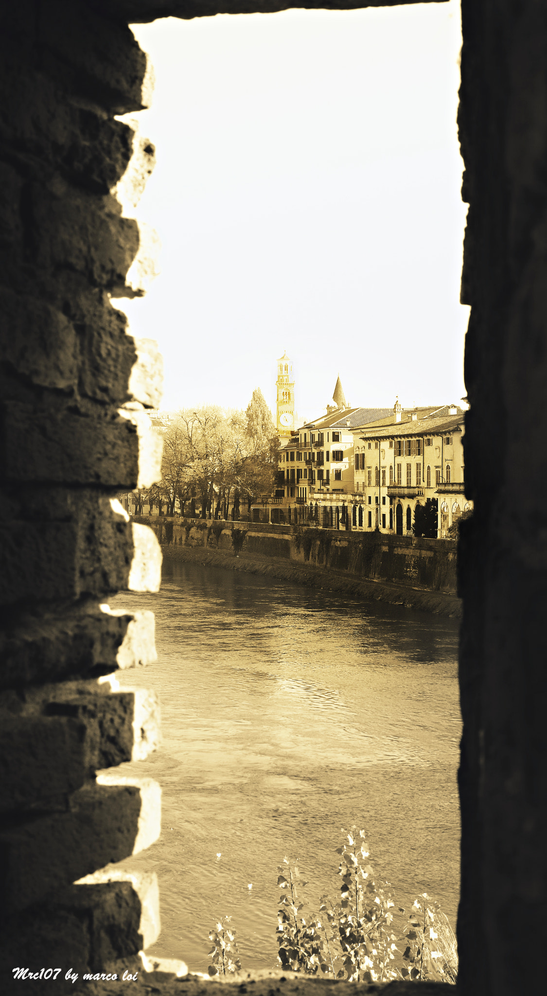 Sigma 17-70mm F2.8-4 DC Macro OS HSM sample photo. L'antica finestra sul fiume photography