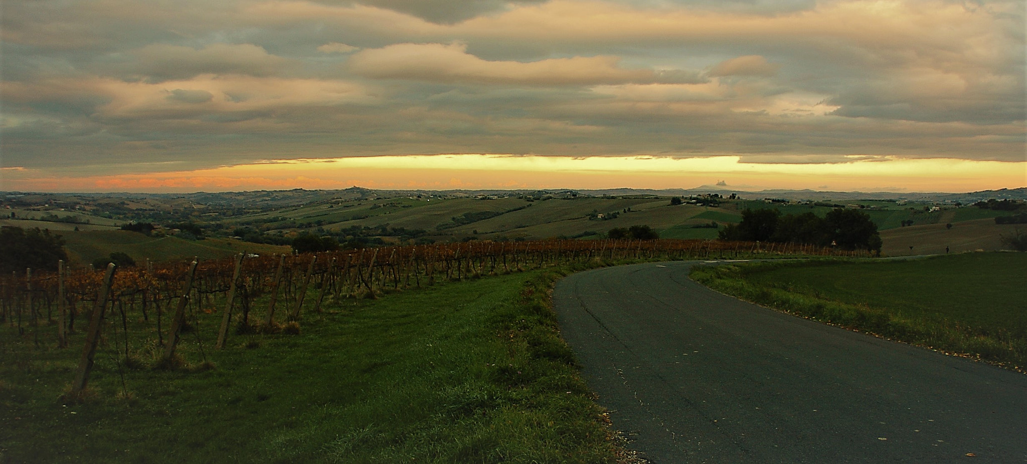 Nikon D2H + Nikon AF-S DX Nikkor 18-135mm F3.5-5.6G ED-IF sample photo. Marche sunset photography