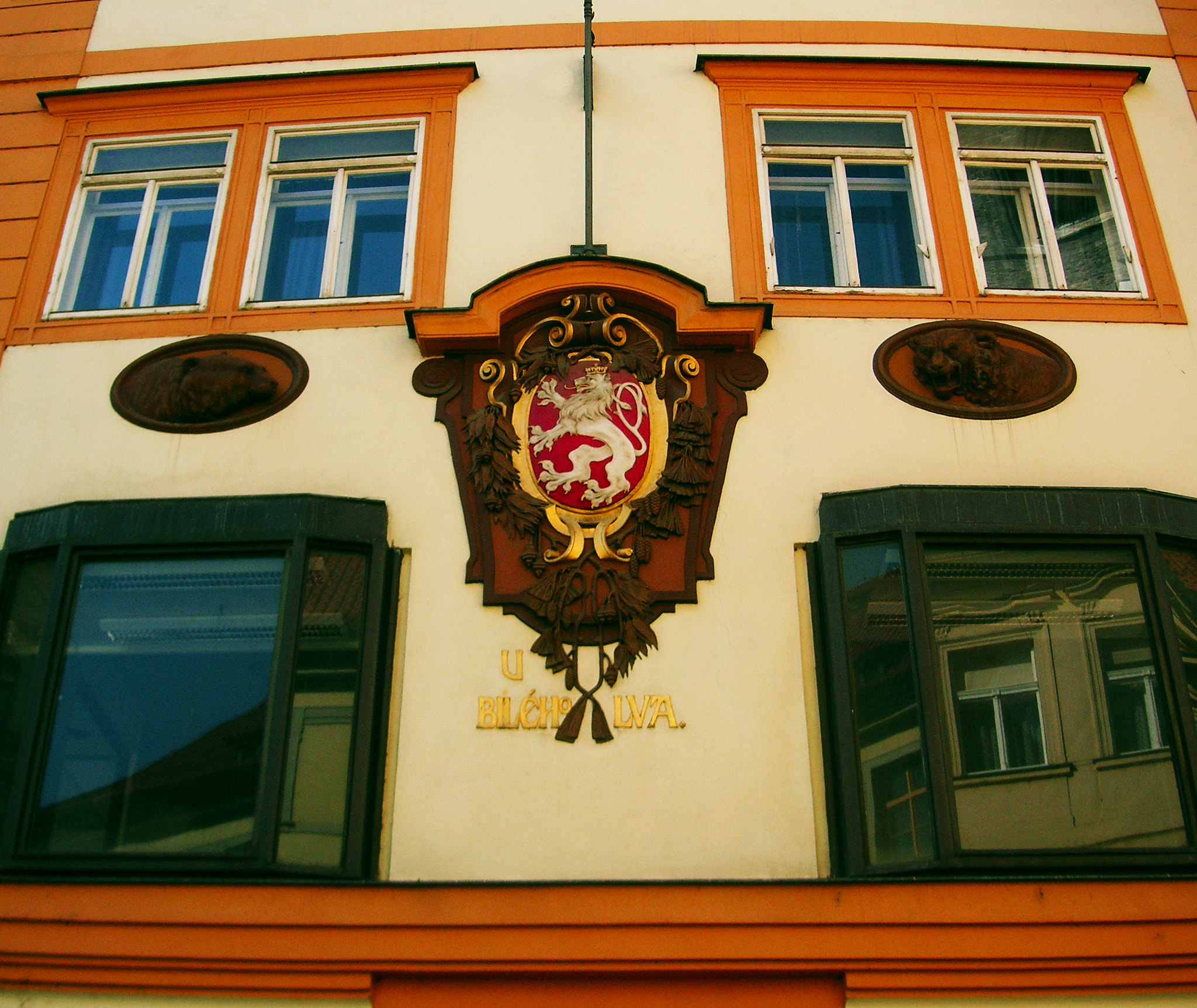 KONICA MINOLTA DiMAGE X50 sample photo. Fachada. praga photography