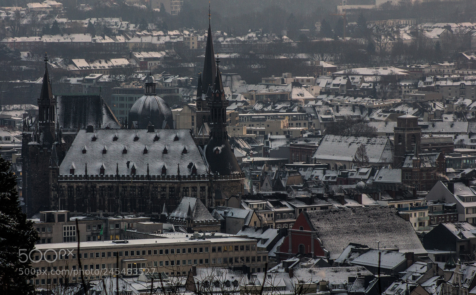 Canon EOS 550D (EOS Rebel T2i / EOS Kiss X4) sample photo. Aachen cathedral photography