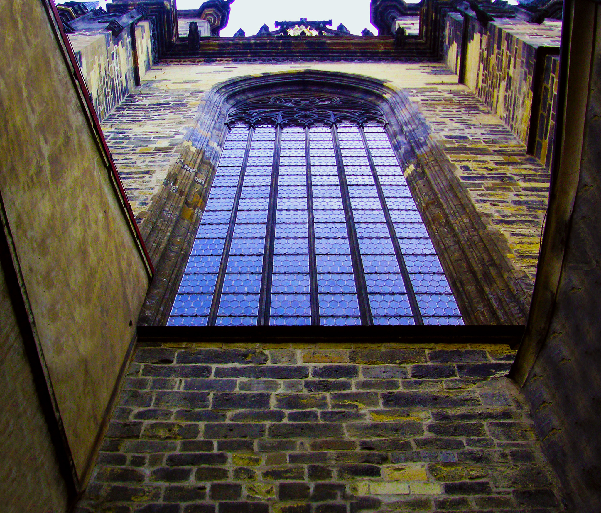 KONICA MINOLTA DiMAGE X50 sample photo. Vidriera iglesia de nuestra señora de týn. praga photography
