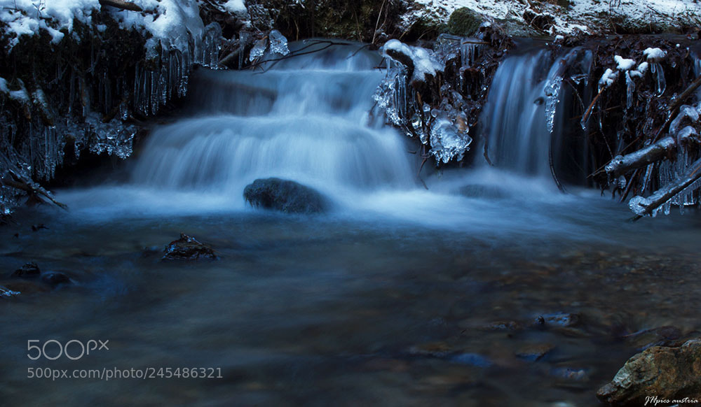 Canon EOS 550D (EOS Rebel T2i / EOS Kiss X4) sample photo. Waterfall frozen photography