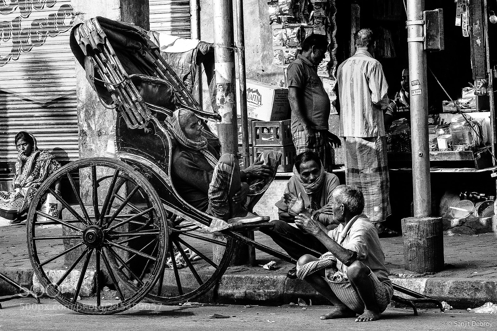 Canon EOS 1200D (EOS Rebel T5 / EOS Kiss X70 / EOS Hi) sample photo. Hand-pulled rickshaws in kolkata photography
