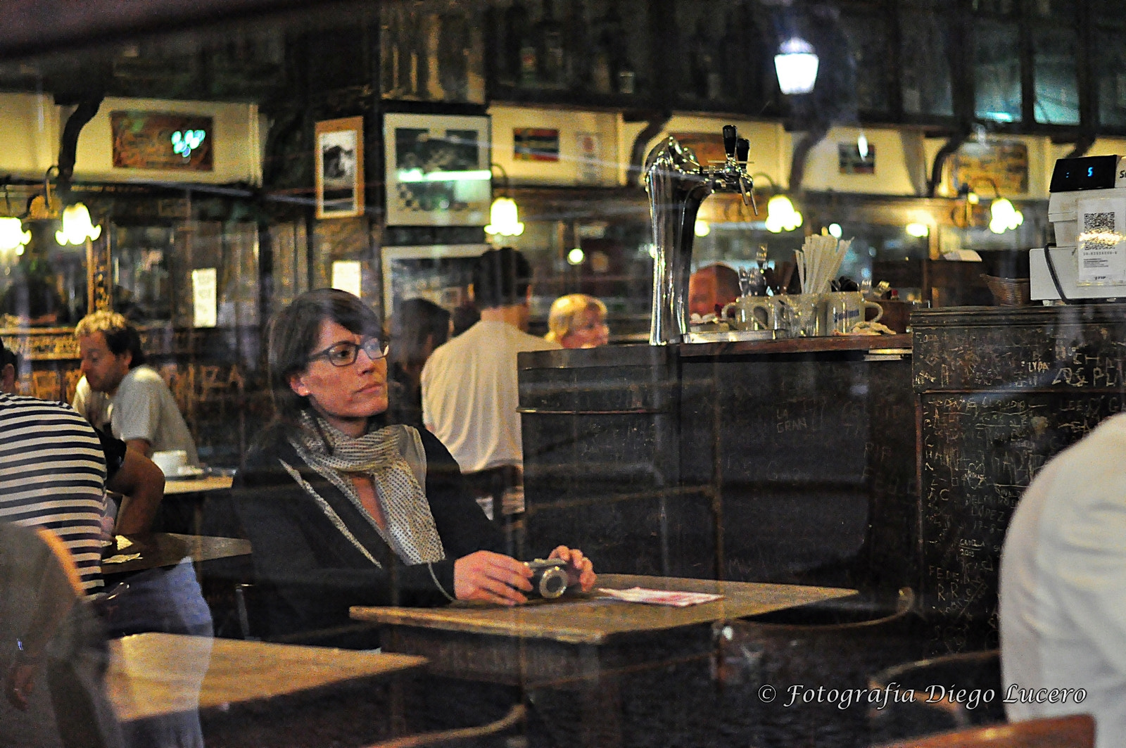 Nikon D90 + Nikon AF-S Nikkor 50mm F1.8G sample photo. Woman in a cafe in buenos aires photography