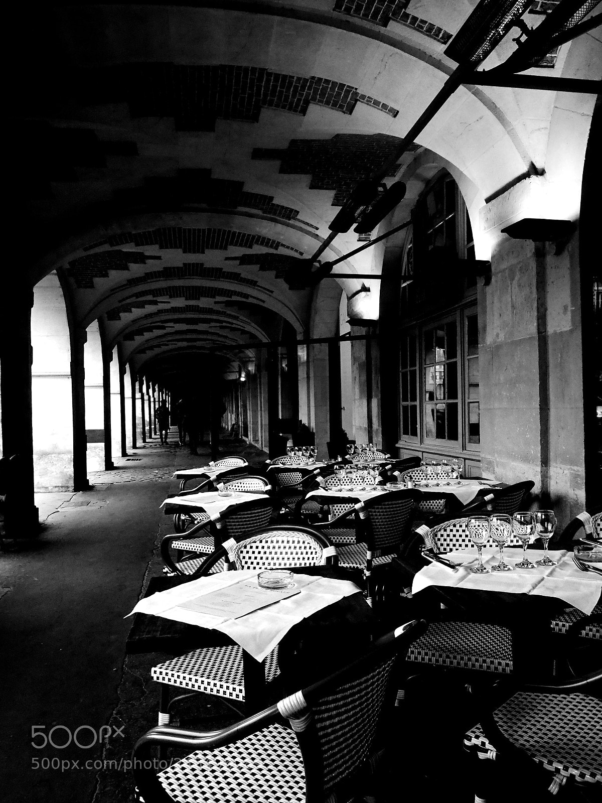 Olympus PEN E-PL6 sample photo. Real parisian restaurant photography