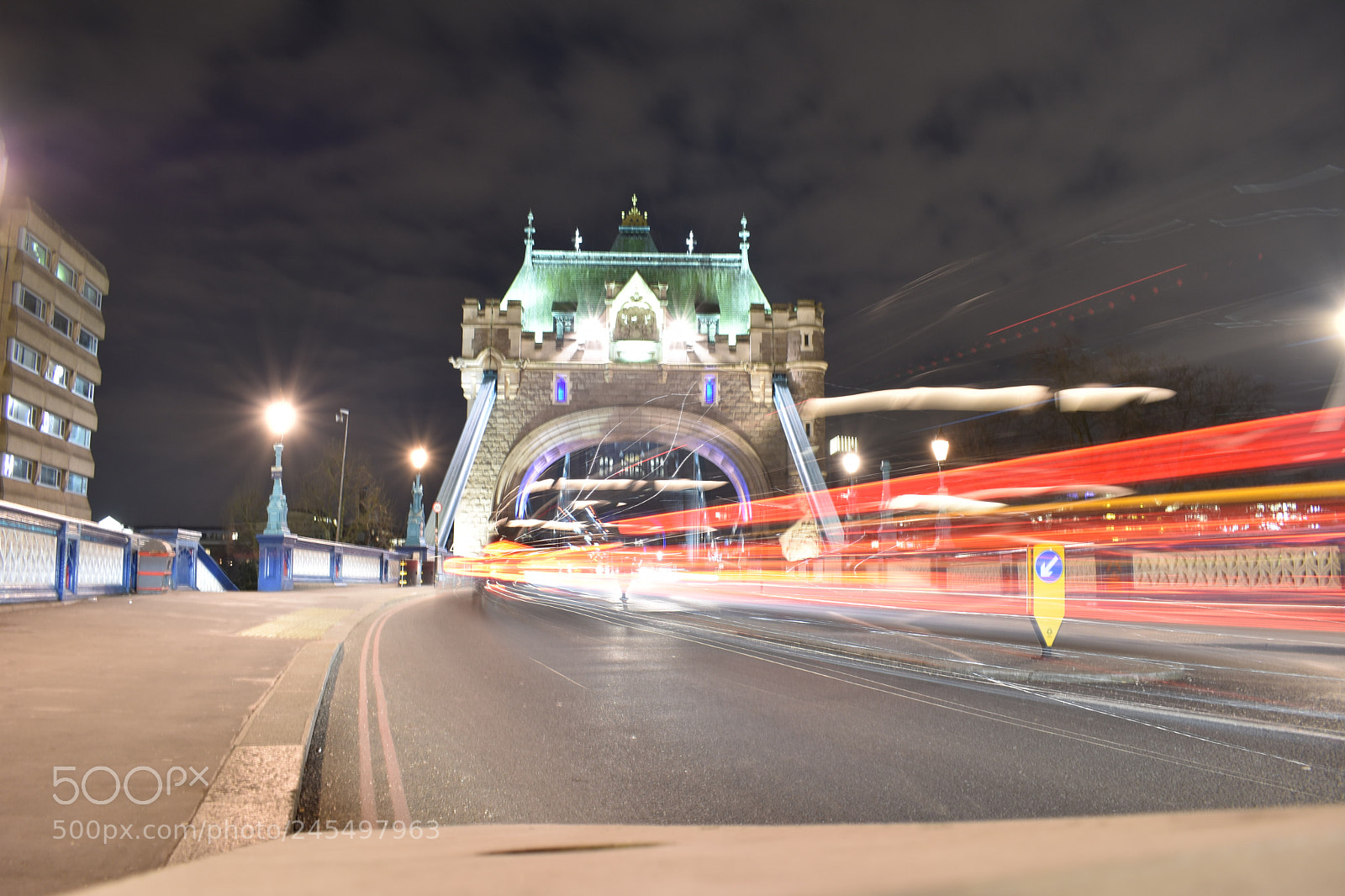 Nikon D3400 sample photo. Traffic on tower bridge photography