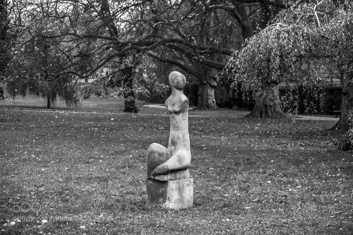 Canon EOS 550D (EOS Rebel T2i / EOS Kiss X4) sample photo. Sculpture in park photography