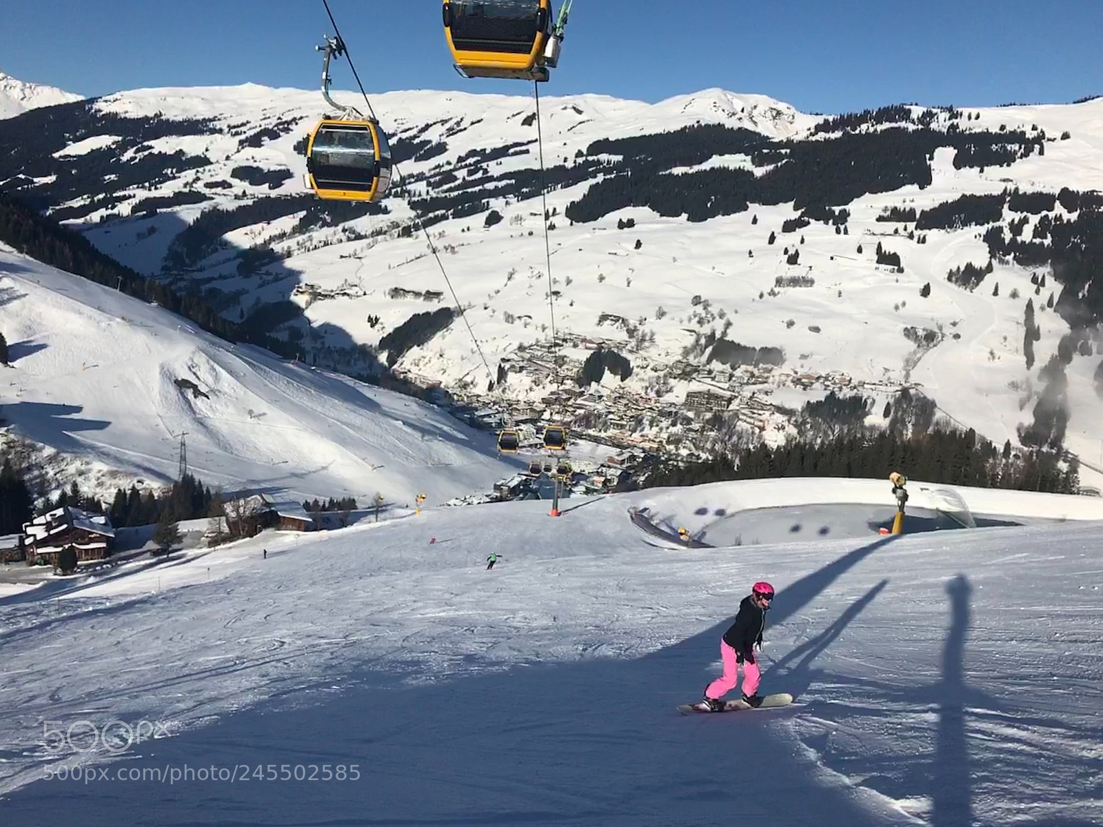 Apple iPhone 7 sample photo. Female snowboarder on piste photography