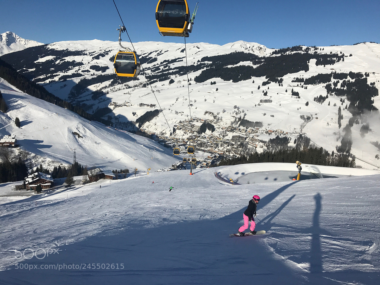 Apple iPhone 7 sample photo. Female snowboarder on piste photography