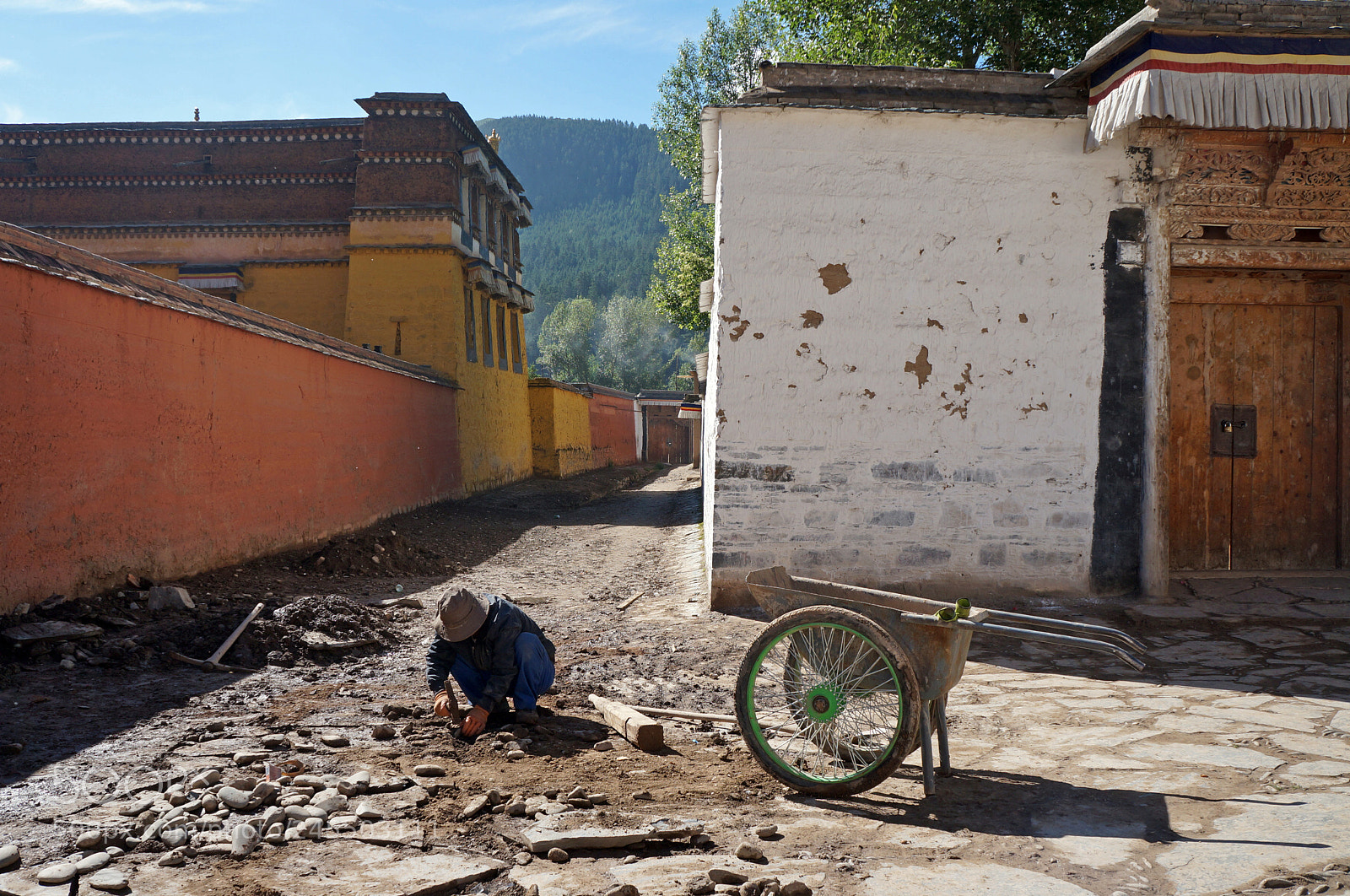 Sony Alpha NEX-F3 sample photo. Road repair photography