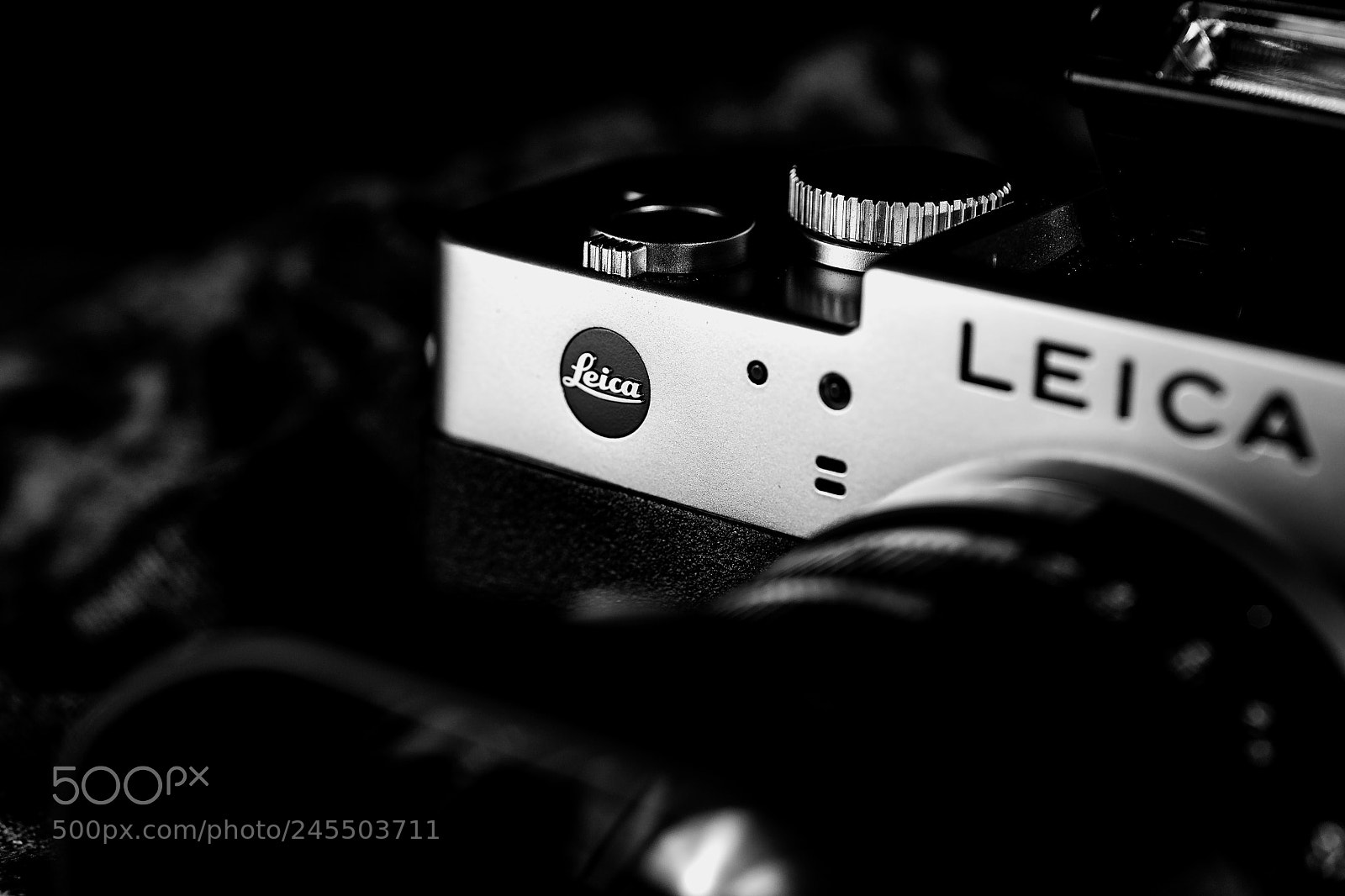 Nikon D700 sample photo. Leica digilux 2 black photography