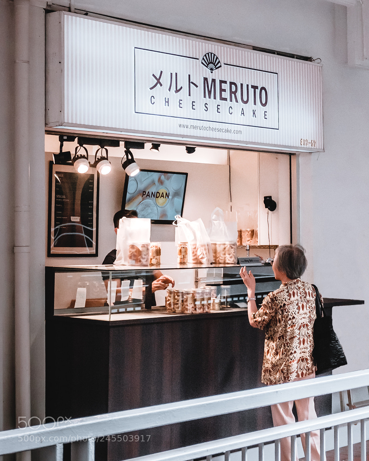 Fujifilm X100T sample photo. Cake shop photography