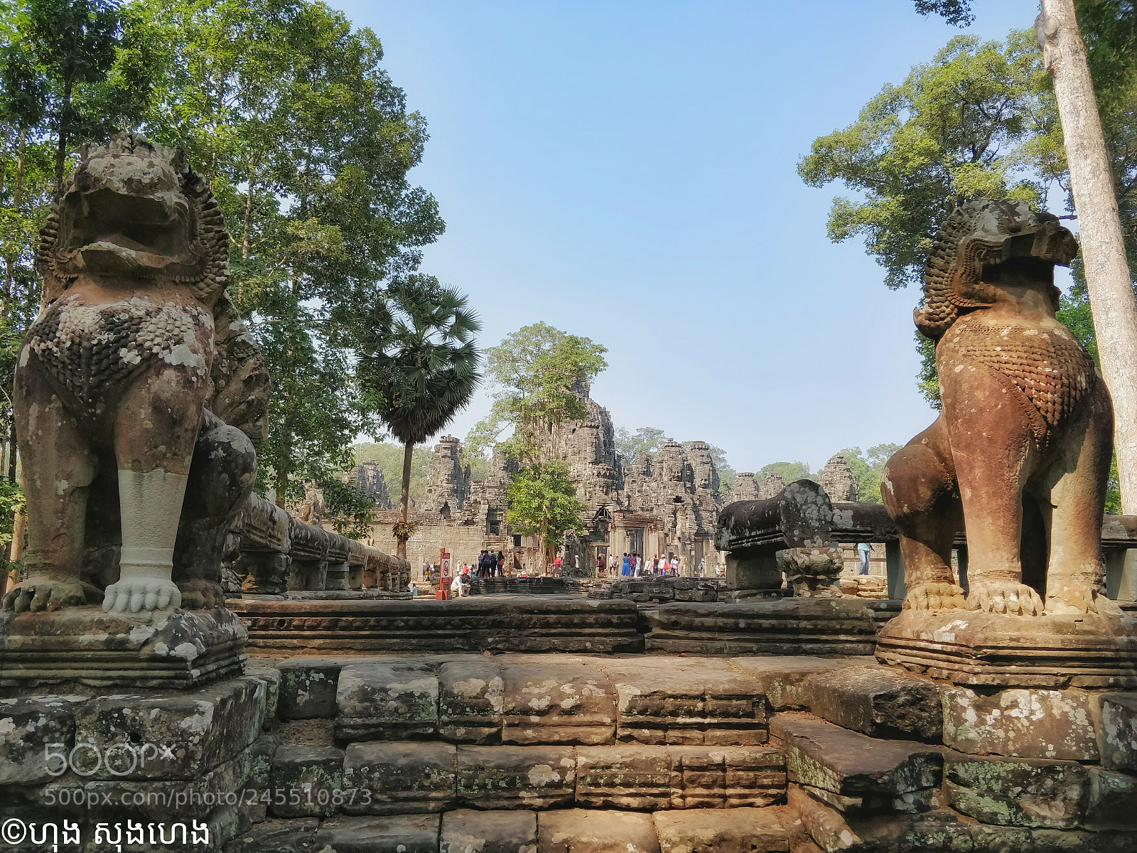 OnePlus 5T sample photo. Stone lions. photography
