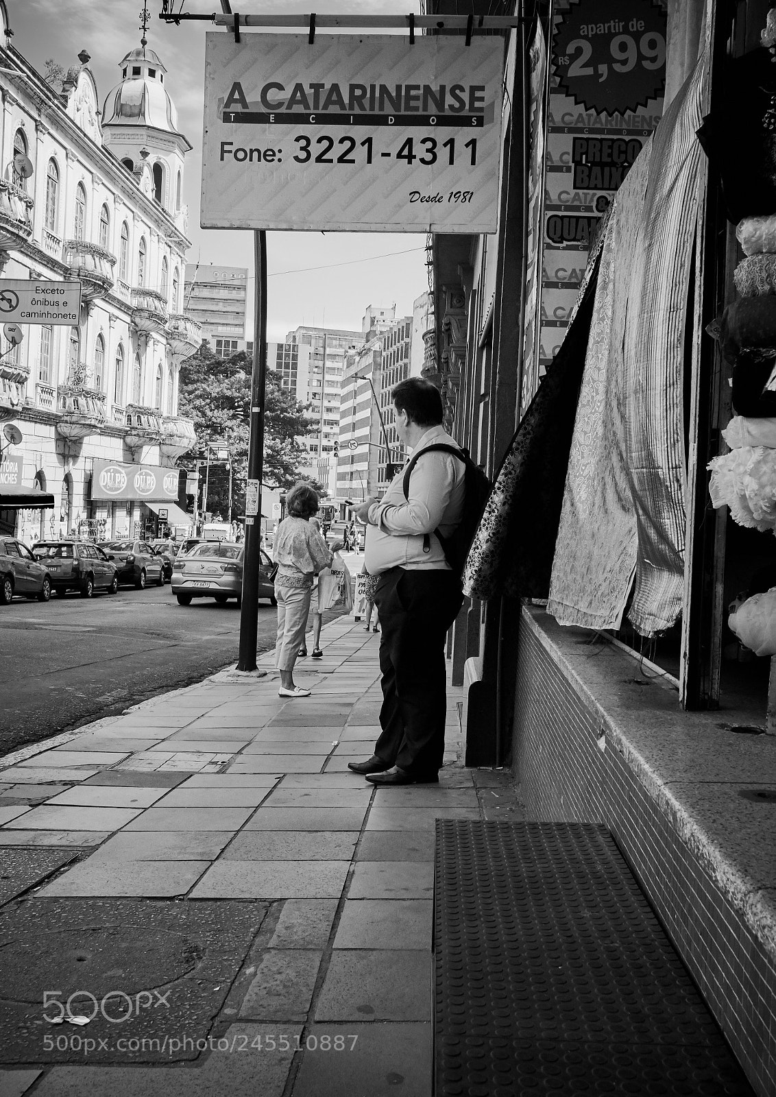 Fujifilm X-T10 sample photo. The waiting man photography