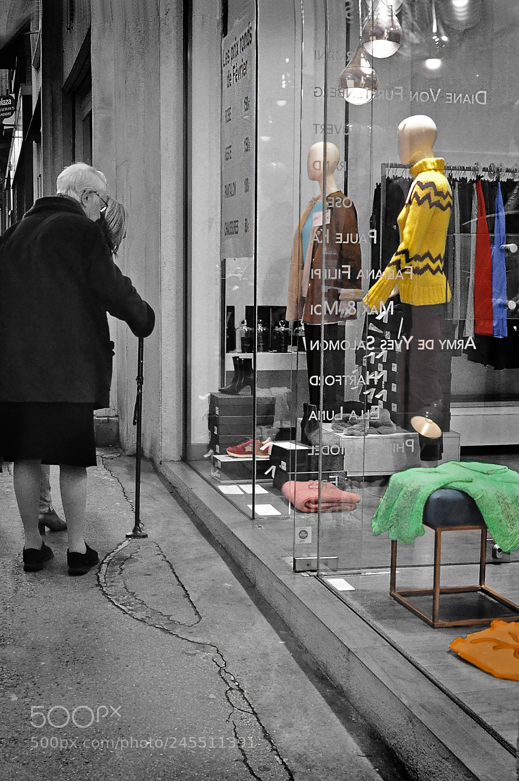Nikon D5000 sample photo. Woman’s curiosity:) photography