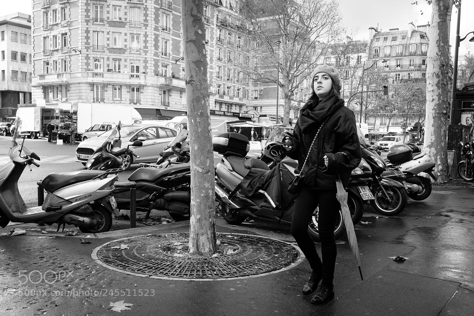 Fujifilm X100F sample photo. Walking in paris photography