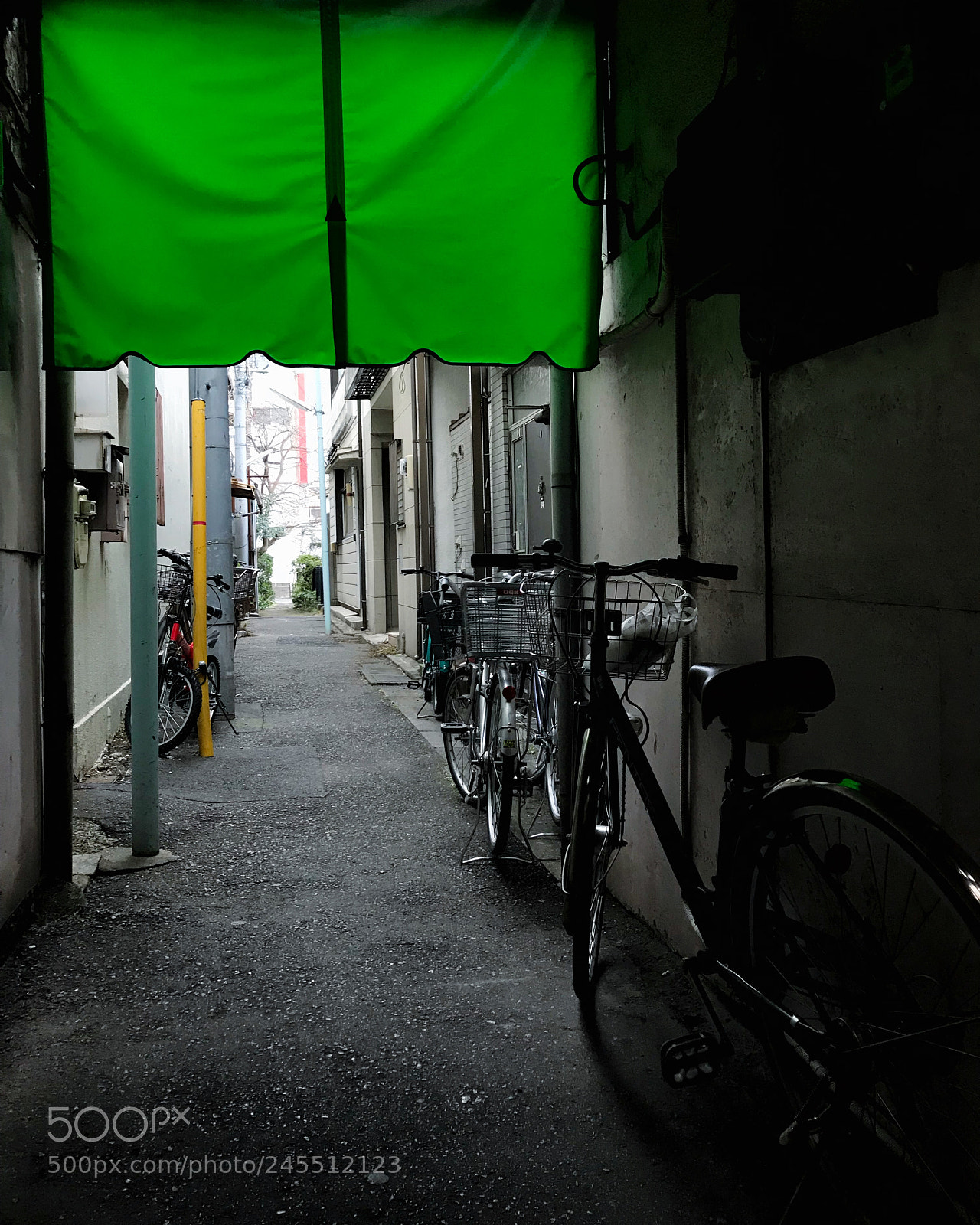 Apple iPhone 7 sample photo. An alley iphone7 photography