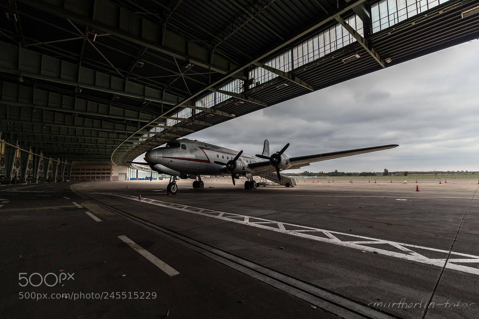 Canon EOS 700D (EOS Rebel T5i / EOS Kiss X7i) sample photo. Flughafen tempelhof photography
