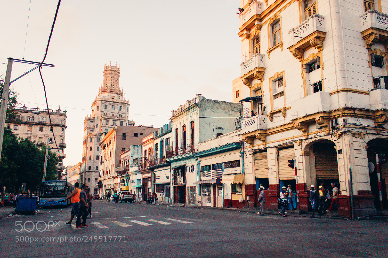 Canon EOS 550D (EOS Rebel T2i / EOS Kiss X4) sample photo. Some habana streets photography