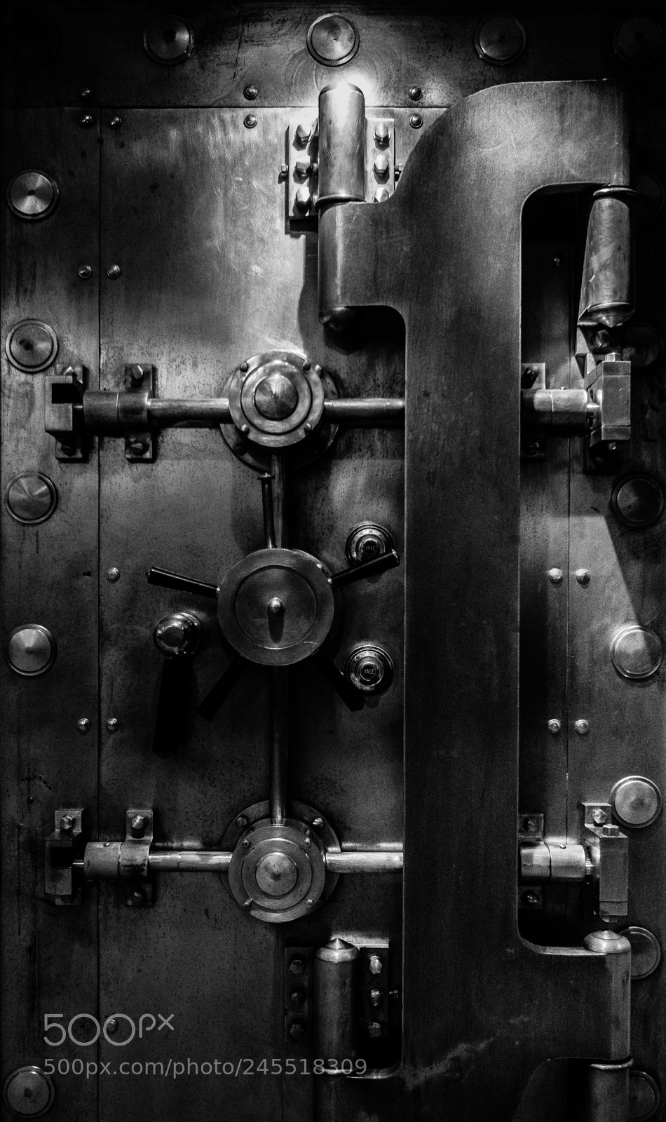 Fujifilm X-Pro2 sample photo. Vault door #3 photography