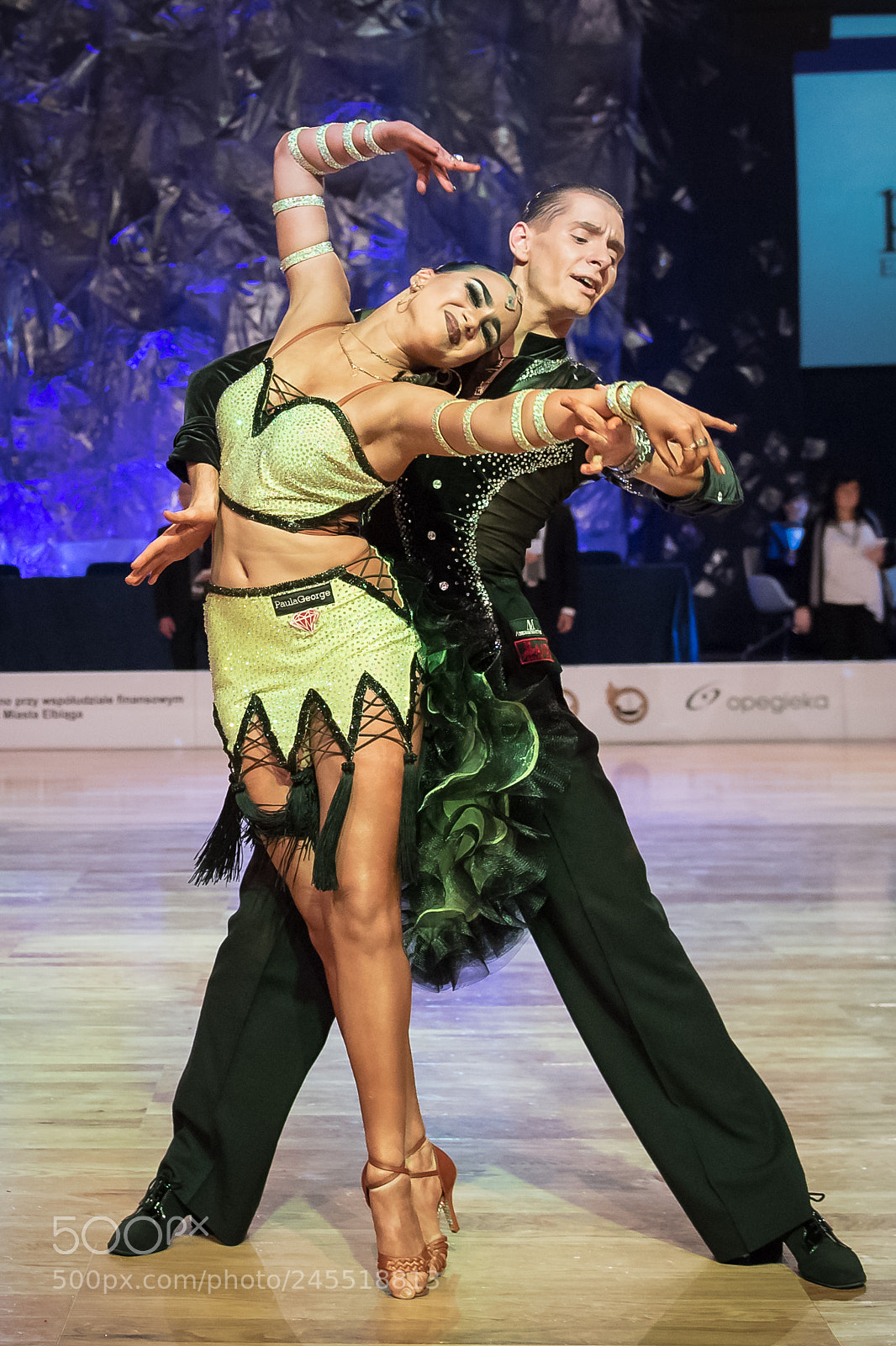 Nikon D5 sample photo. Dancers dancing latin dance photography