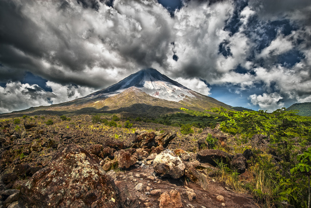 Volcán Arenal by Paco López / 500px