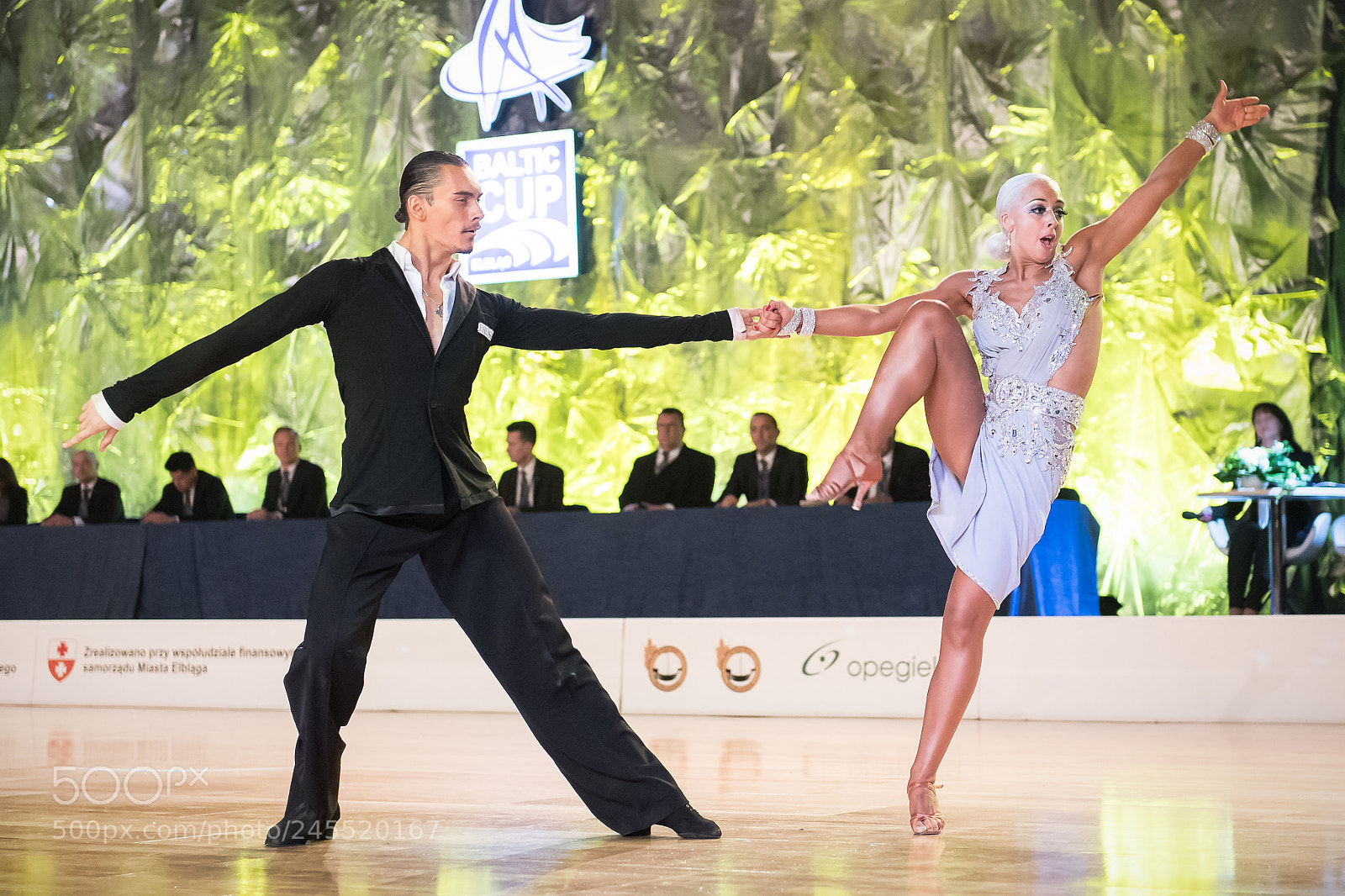 Nikon D5 sample photo. Dancers dancing latin dance photography