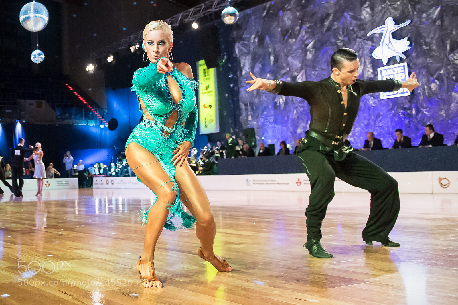 Nikon D5 sample photo. Dancers dancing latin dance photography