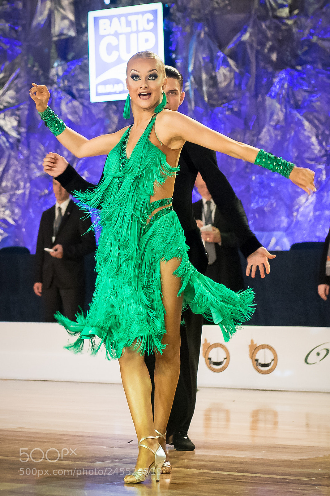 Nikon D5 sample photo. Dancers dancing latin dance photography
