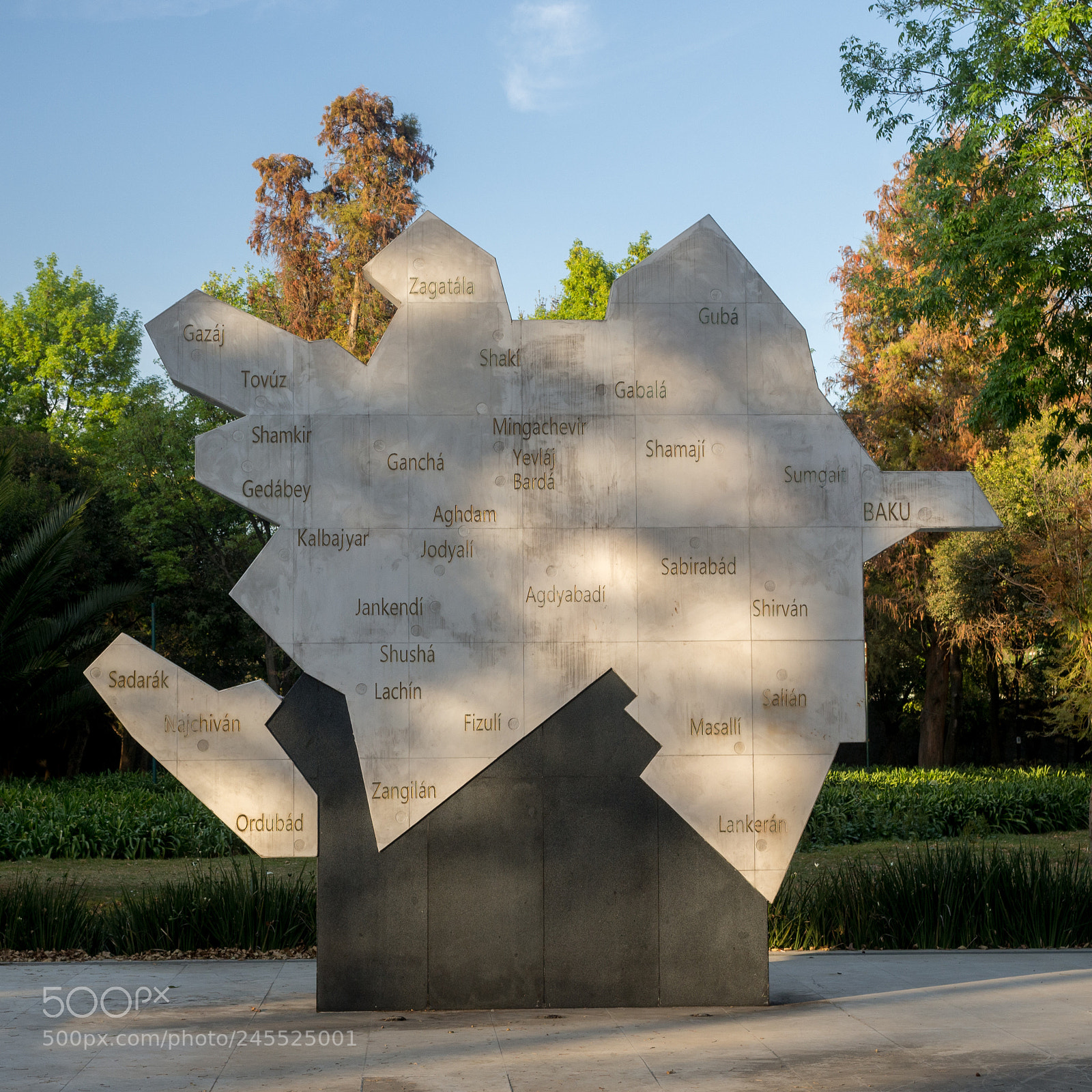 Olympus OM-D E-M10 sample photo. Azerbaijan friendship park photography
