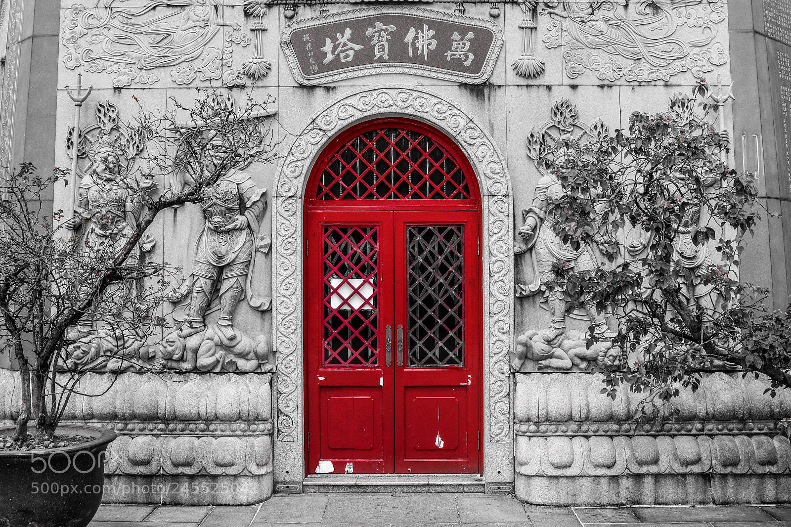 Canon EOS 750D (EOS Rebel T6i / EOS Kiss X8i) sample photo. The red door photography