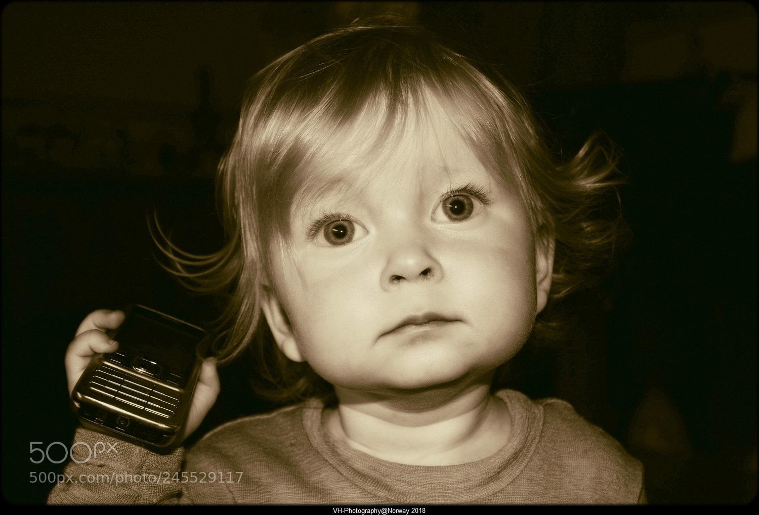 Canon EOS 40D sample photo. Girl and here phone photography