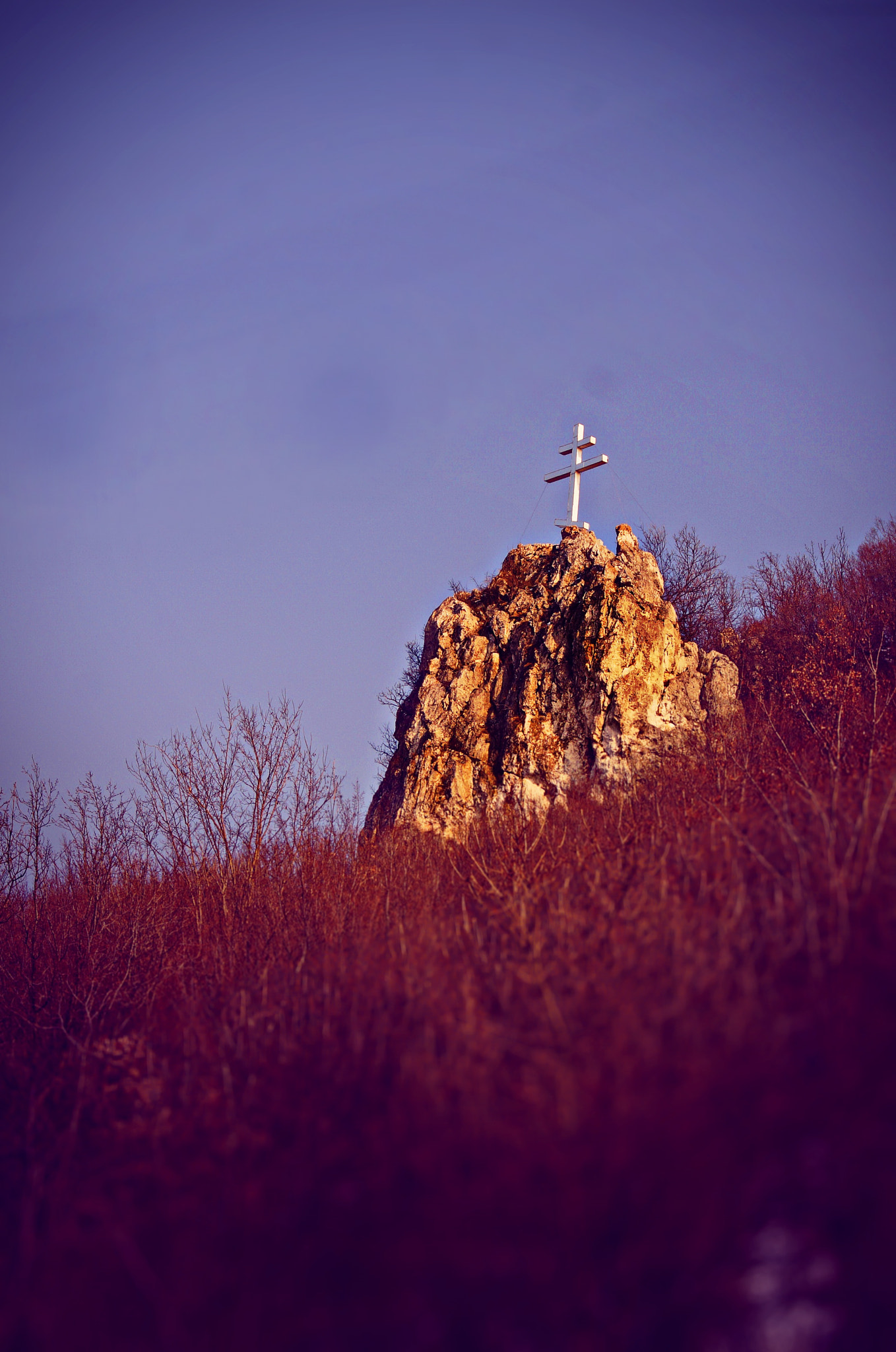 Minolta AF 35-70mm F3.5-4.5 [II] sample photo. Cross on the rock photography