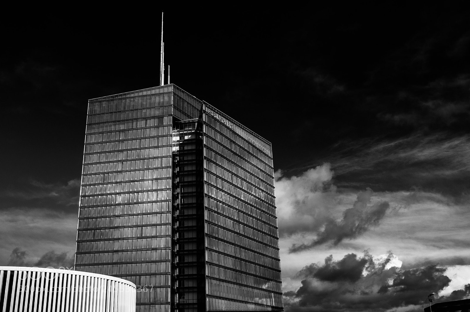 Nikon D5100 sample photo. Architecture x clouds photography