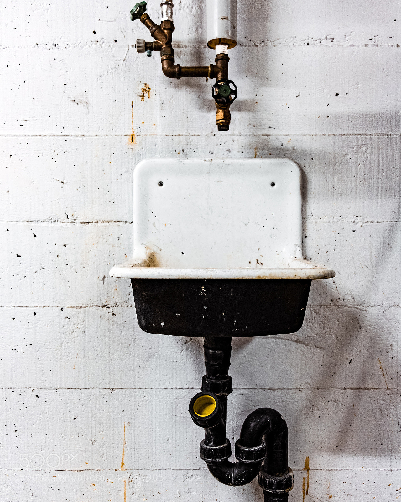 Fujifilm X-T2 sample photo. Old sink photography