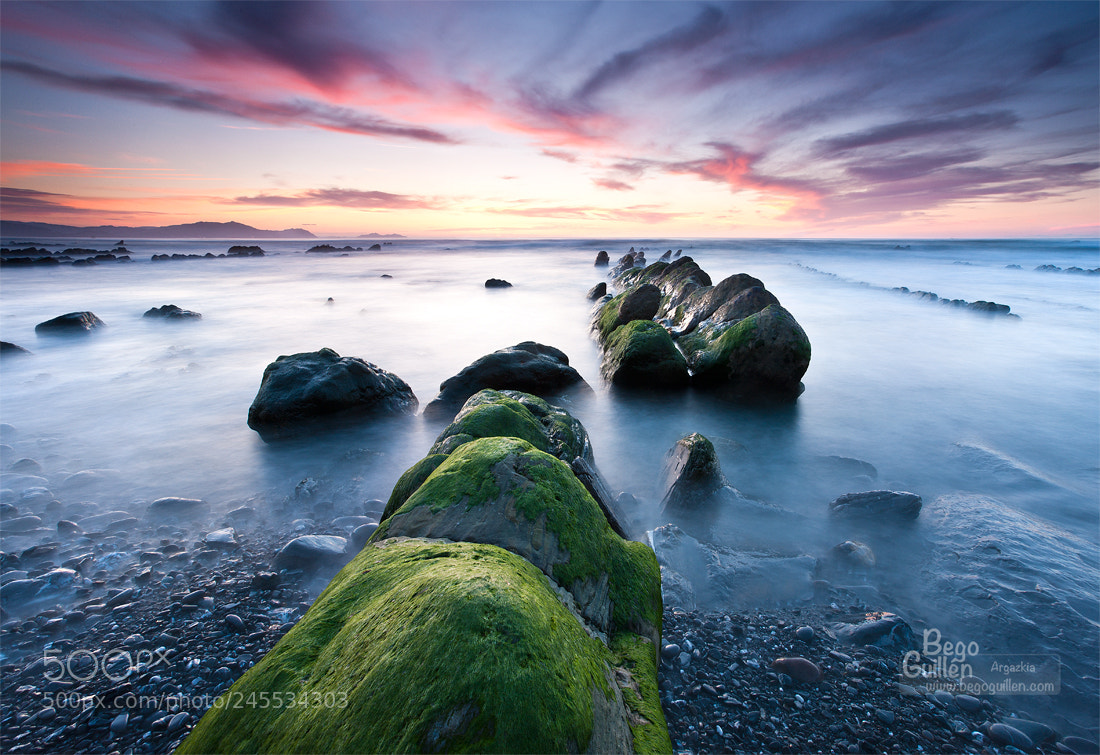 Canon EOS-1Ds Mark III sample photo. Shingle in basque country photography