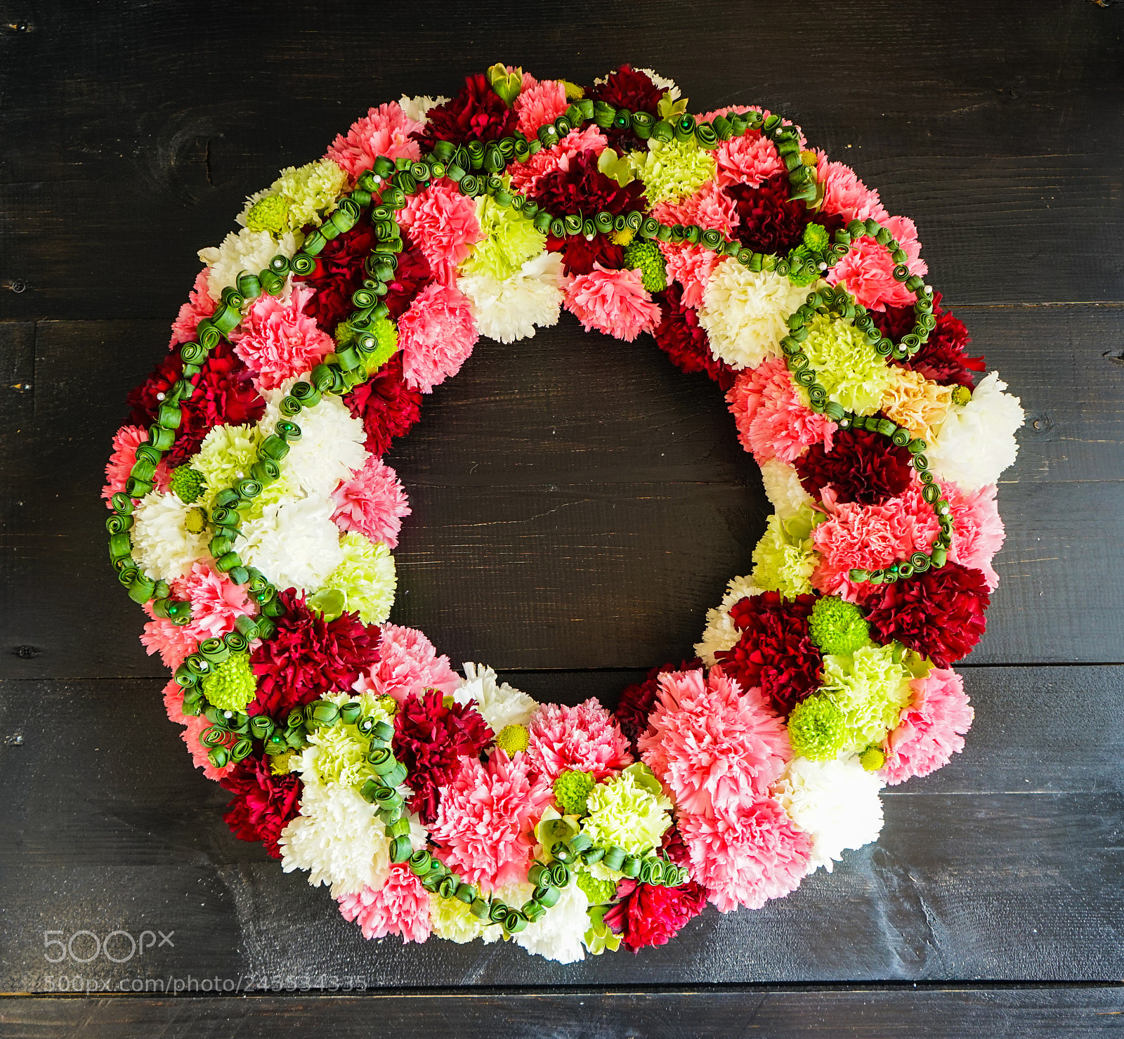 Sony a7 sample photo. Circlet of carnation flowers photography