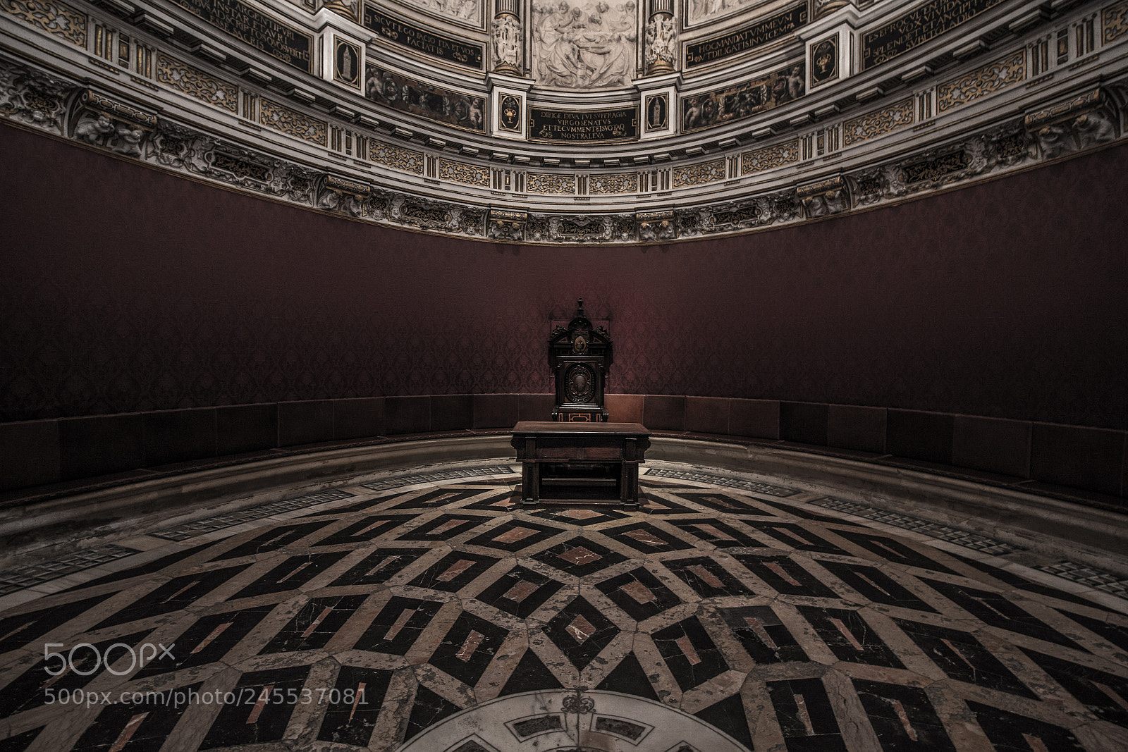 Canon EOS 700D (EOS Rebel T5i / EOS Kiss X7i) sample photo. Throne photography