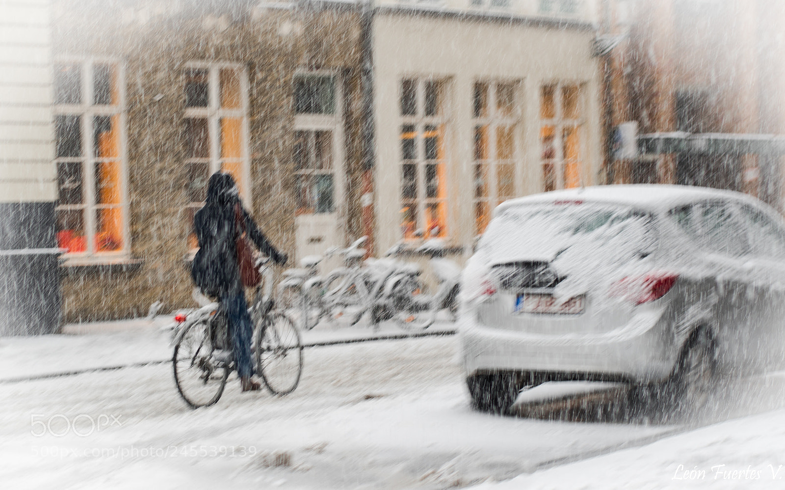 Nikon D7500 sample photo. Pedaleando en blanco. pedaling photography