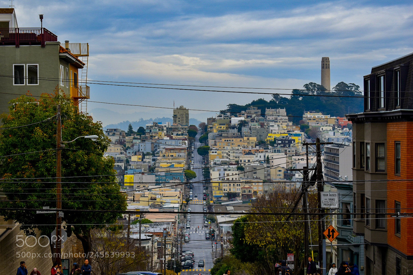Nikon D5600 sample photo. Looking down lombard st photography